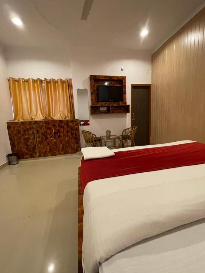 Hot - House Of Travellers, Rishikesh Vandrehjem Eksteriør billede